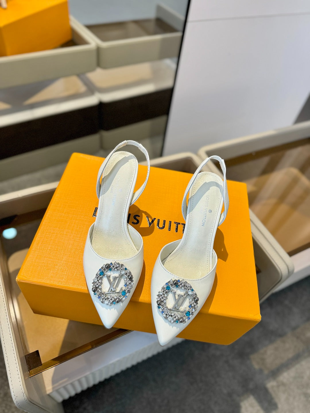 LOUIS VUITTON HIGH HEEL 75 MM SLINGBACK IN WHITE CALFSKIN WITH CRYSTAL