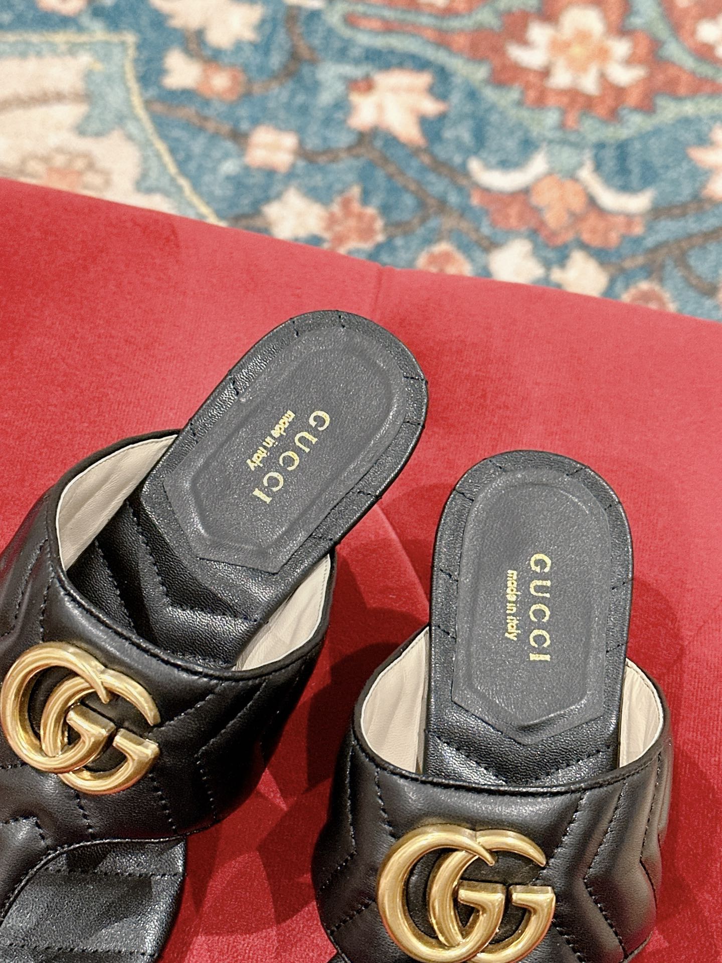 GUCCI HIGH THONG MULE 55MM IN BLACK CALFSKIN WITH GOLD HARDWARE