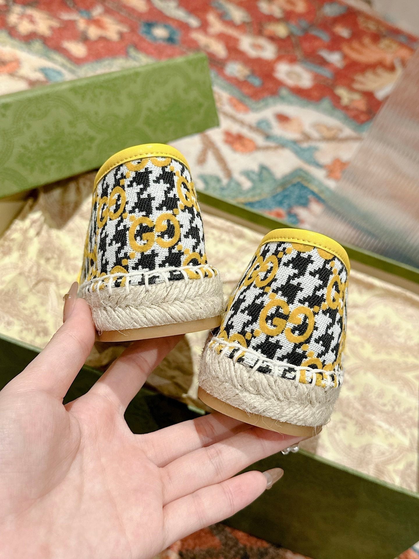 GUCCI ESPADRILLE LOAFER LEMON AND BLACK CANVAS