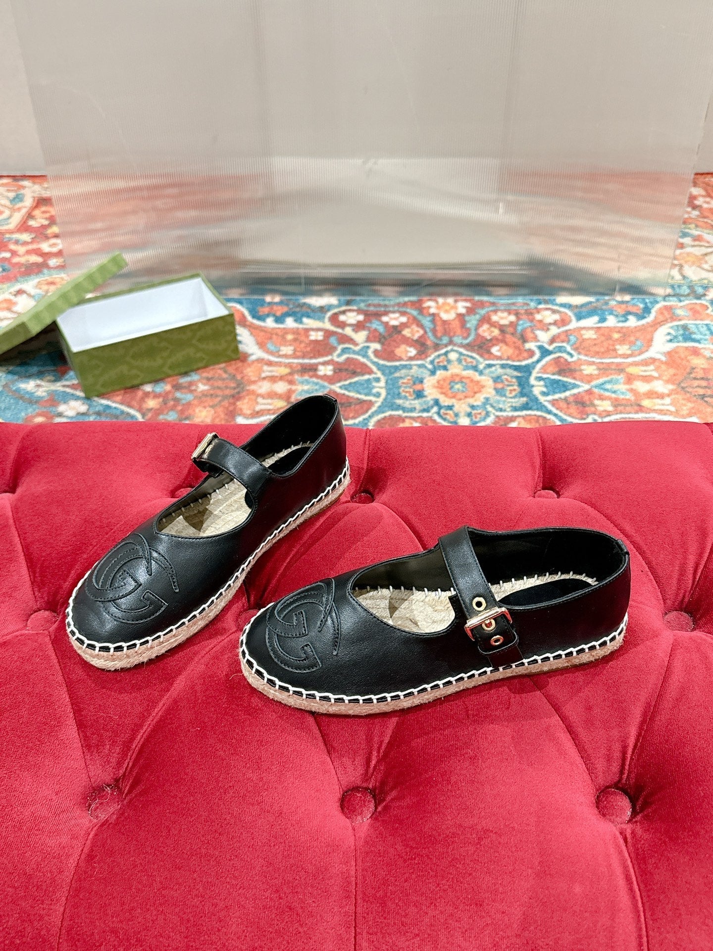 GUCCI CROSS STRAP FLAT SHOES IN BLACK CALFSKIN WITH STRAW SOLE