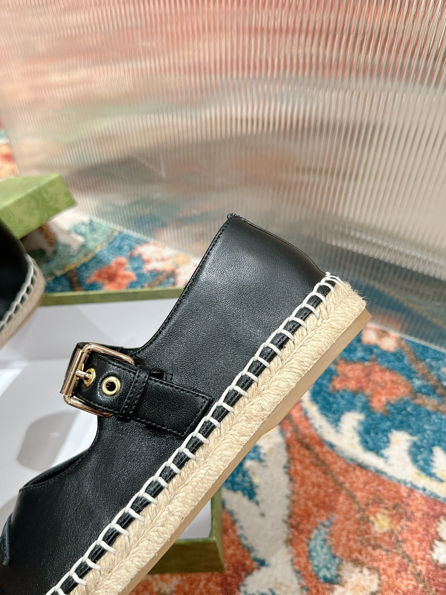 GUCCI CROSS STRAP FLAT SHOES IN BLACK CALFSKIN WITH STRAW SOLE