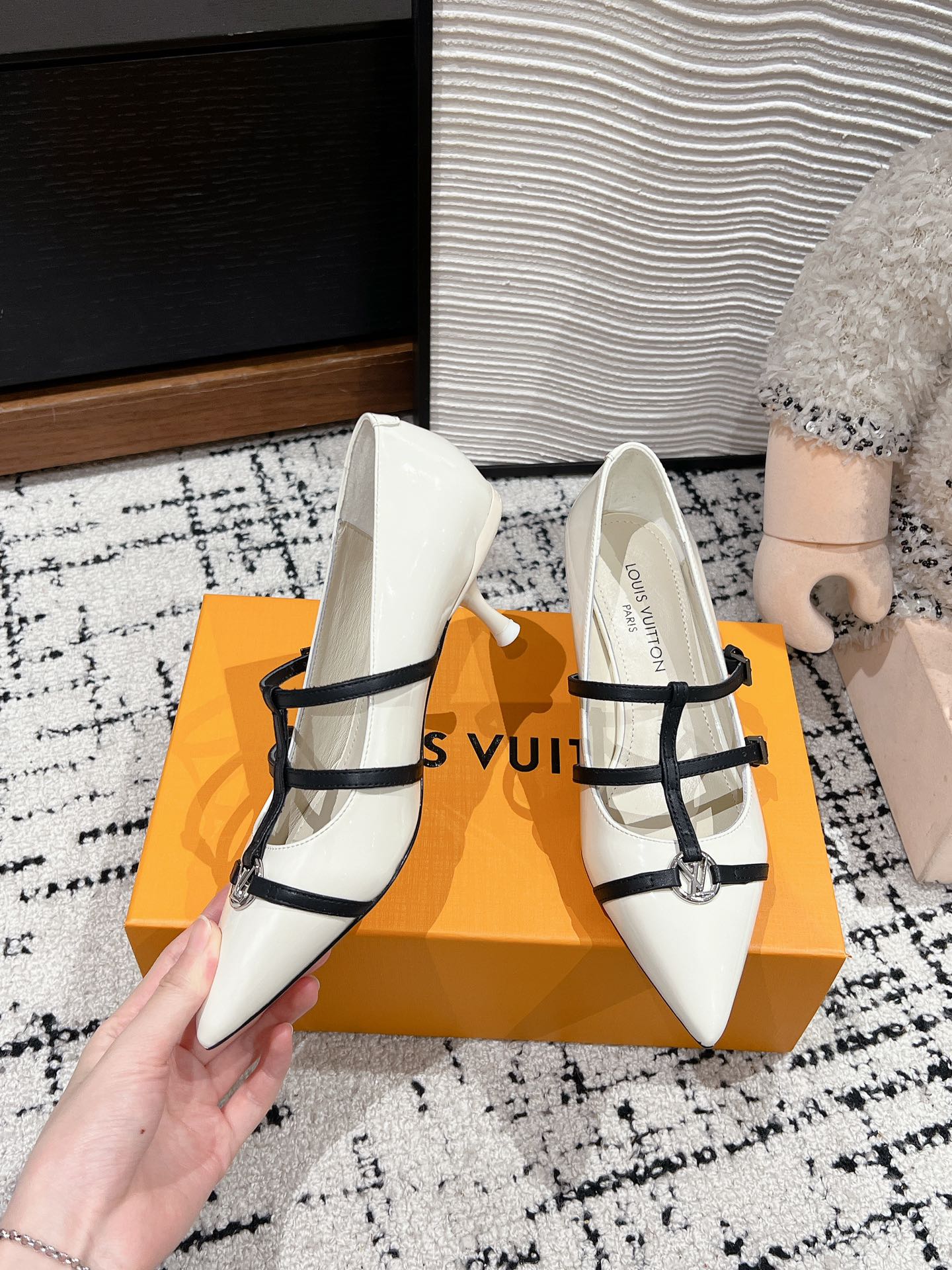 LOUIS VUITTON HIGH HEEL 4 CM PUMP IN WHITE CALFSKIN