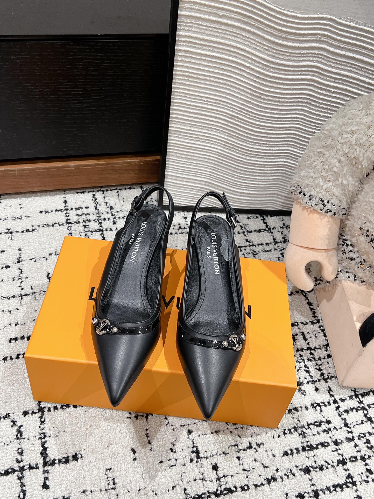 LOUIS VUITTON HIGH HEEL 4 CM SLINGBACKS IN BLACK CALFSKIN