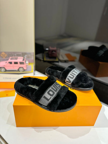 LOUIS VUITTON FURRY SLIPPER IN BLACK SHEARLING