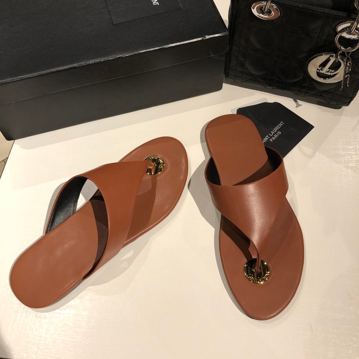 LOUIS VUITTON FLAT THONG IN BRONZE BROWN CALFSKIN