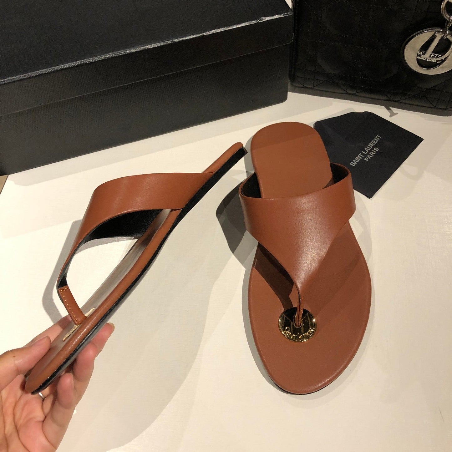 LOUIS VUITTON FLAT THONG IN BRONZE BROWN CALFSKIN
