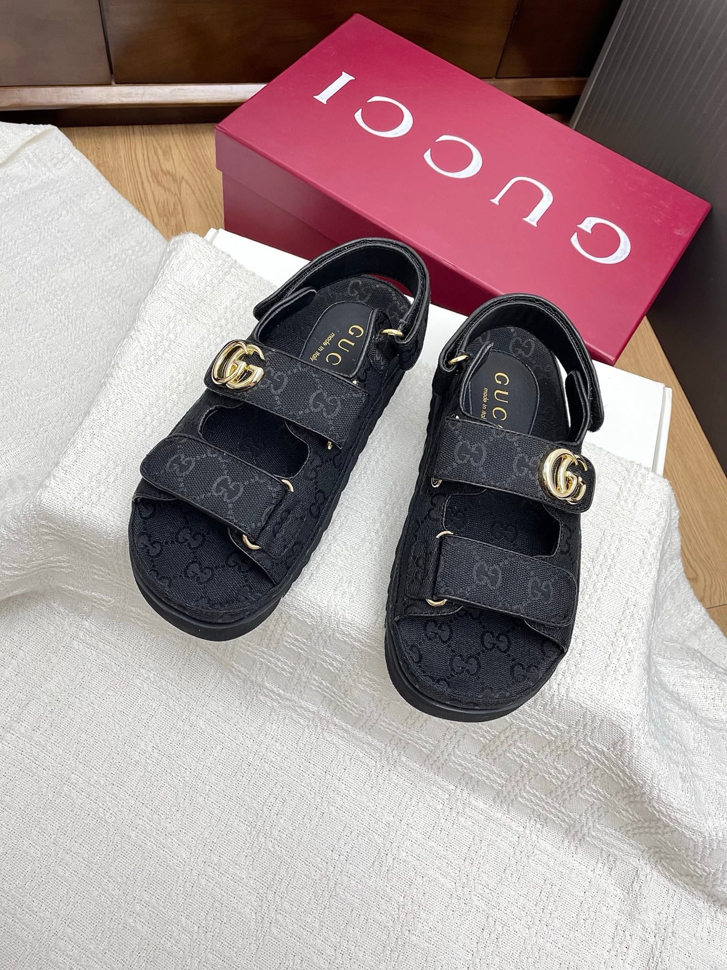 GUCCI CLASSIC SANDALS 25S IN BLACK FABRIC WITH GOLD HARDWARE