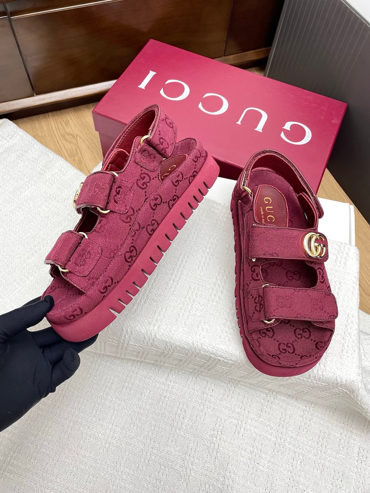 GUCCI CLASSIC SANDALS 25S IN RED FABRIC WITH GOLD HARDWARE