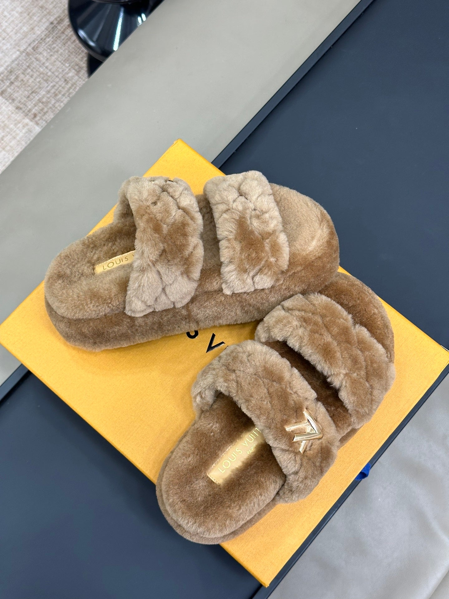 LOUIS VUITTON LV WOMEN'S DAD SANDAL MULE IN CAMEL BROWN FLEECE