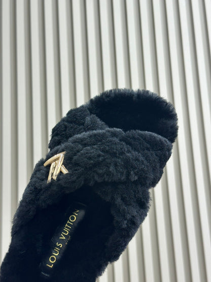 LOUIS VUITTON LV WOMEN'S SUNSET COMFORT FLAT MULE IN BLACK FLEECE