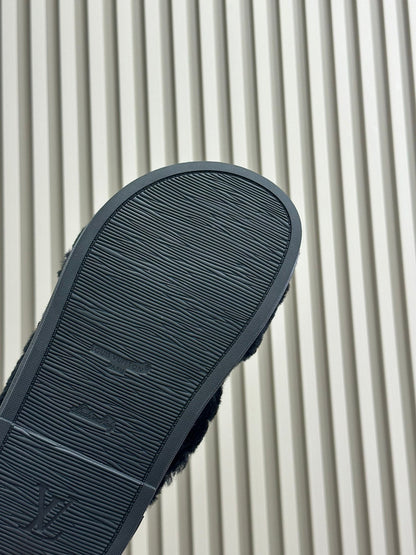 LOUIS VUITTON LV WOMEN'S SUNSET COMFORT FLAT MULE IN BLACK FLEECE
