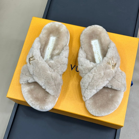 LOUIS VUITTON LV WOMEN'S SUNSET COMFORT FLAT MULE IN BEIGE FLEECE