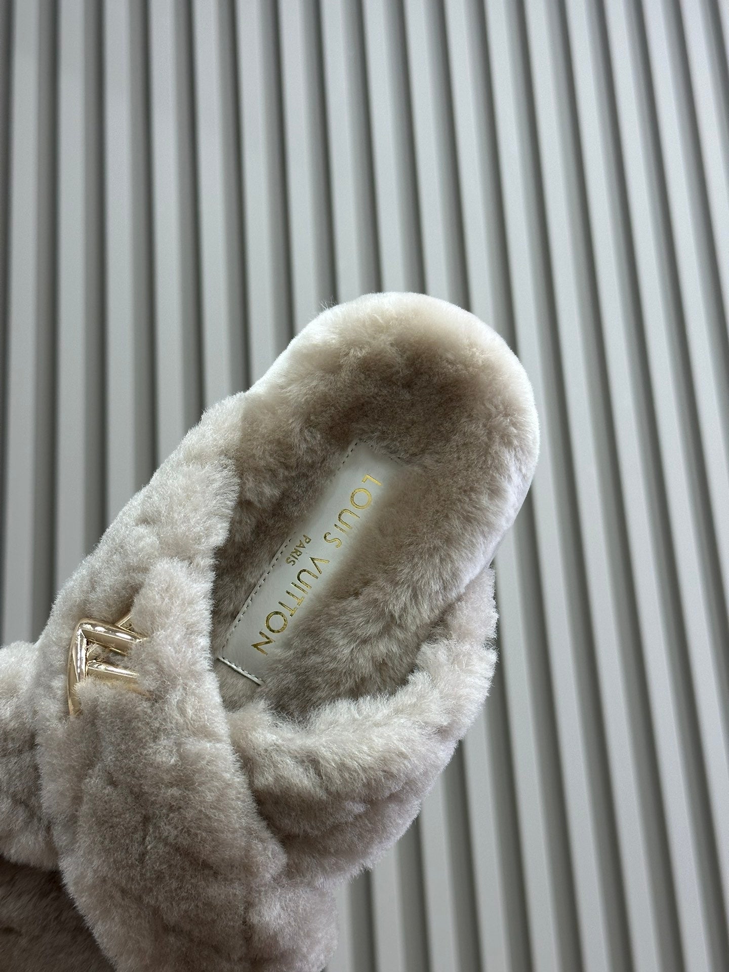 LOUIS VUITTON LV WOMEN'S SUNSET COMFORT FLAT MULE IN BEIGE FLEECE