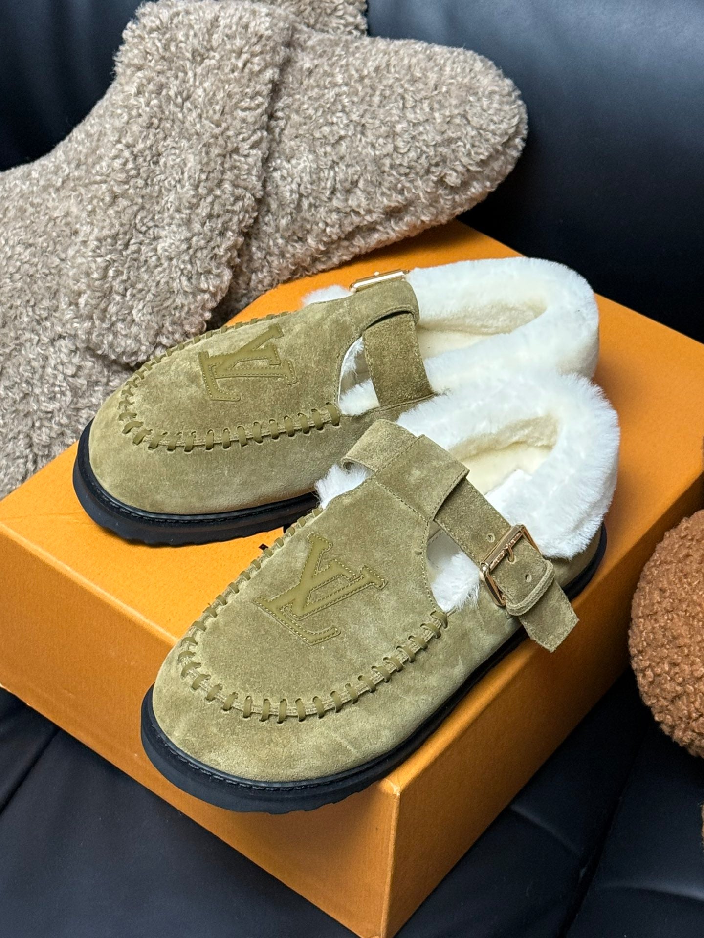 LOUIS VUITTON COLORADO COMFORT MARY JANE IN SAND BEIGE SUEDE AND SHEARLING LINING