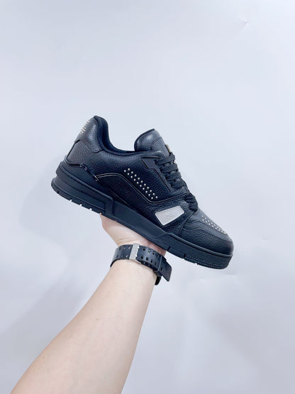 LOUIS VUITTON TRAINER SNEAKER IN BLACK CALFSKIN