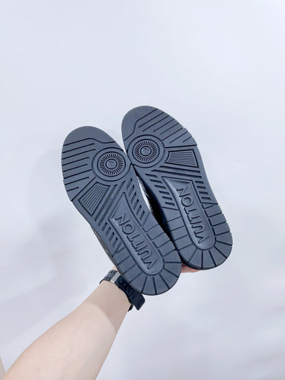 LOUIS VUITTON TRAINER SNEAKER IN BLACK CALFSKIN