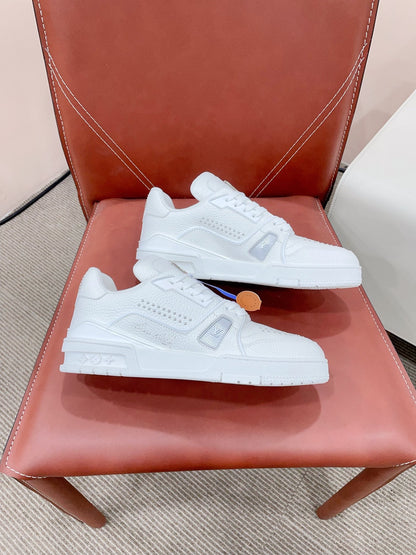 LOUIS VUITTON TRAINER SNEAKER IN WHITE CALFSKIN