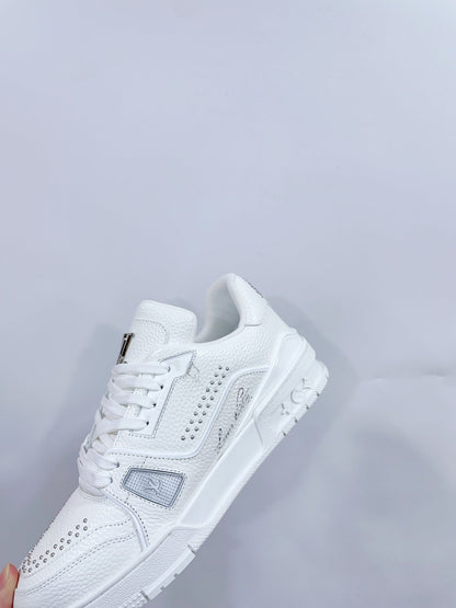 LOUIS VUITTON TRAINER SNEAKER IN WHITE CALFSKIN