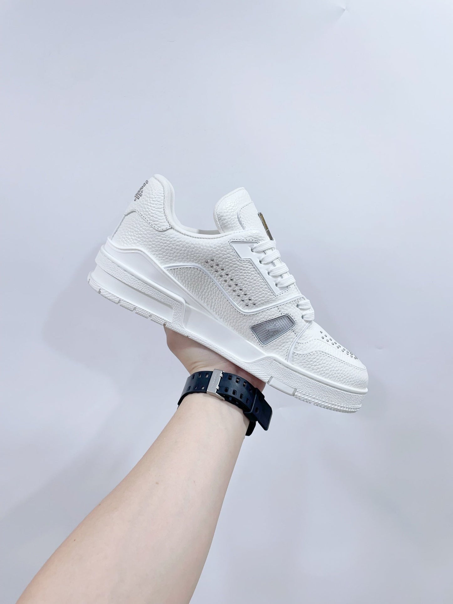 LOUIS VUITTON TRAINER SNEAKER IN WHITE CALFSKIN