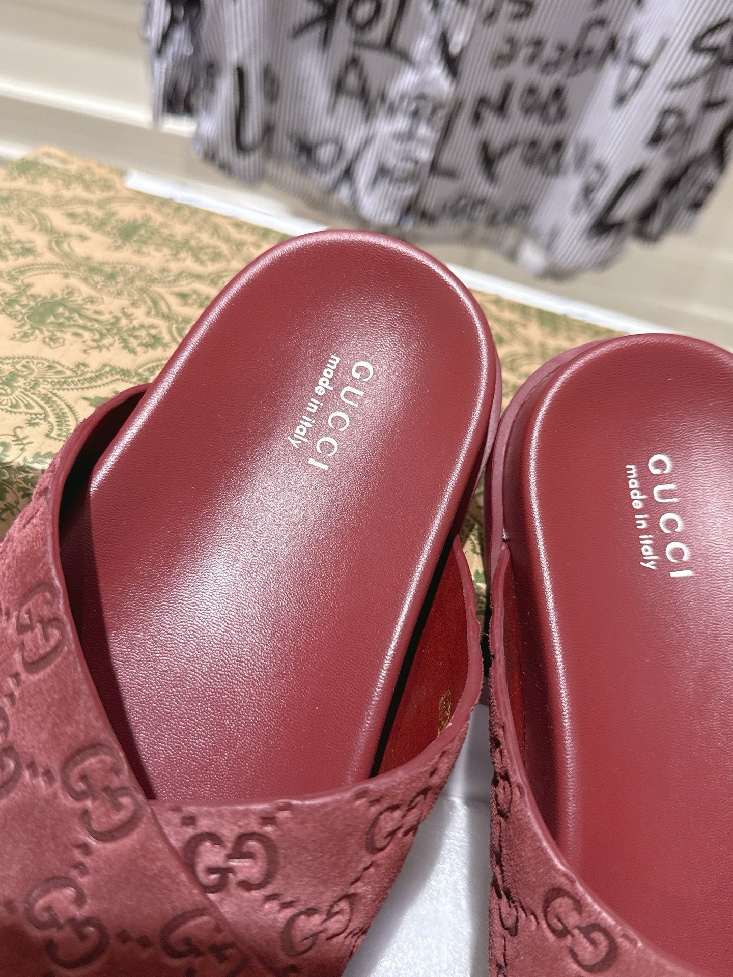 GUCCI SLIDES IN RED SUEDE WITH EMBOSSED LOGO STYLE 9