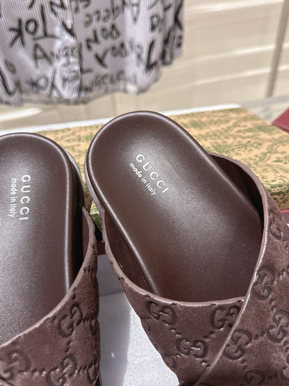 GUCCI SLIDES IN DARK BROWN SUEDE WITH EMBOSSED LOGO STYLE 8