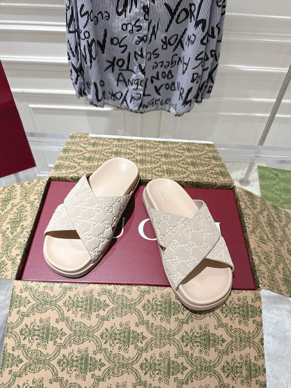 GUCCI SLIDES IN NUDE BEIGE SUEDE WITH EMBOSSED LOGO STYLE 7