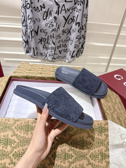 GUCCI SLIDES IN NAVY BLUE SUEDE WITH EMBOSSED LOGO STYLE 4