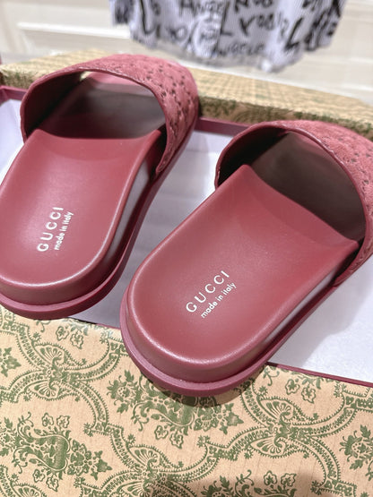 GUCCI SLIDES IN RED SUEDE WITH EMBOSSED LOGO STYLE 3