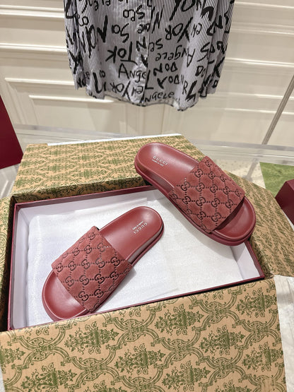 GUCCI SLIDES IN RED SUEDE WITH EMBOSSED LOGO STYLE 3