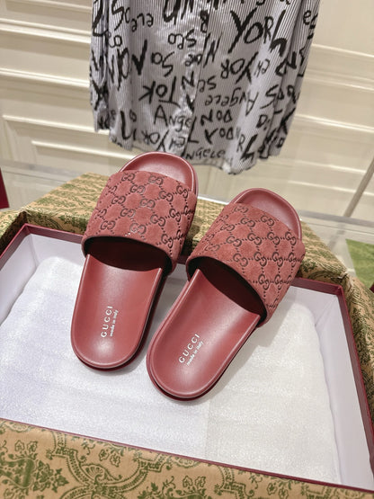 GUCCI SLIDES IN RED SUEDE WITH EMBOSSED LOGO STYLE 3