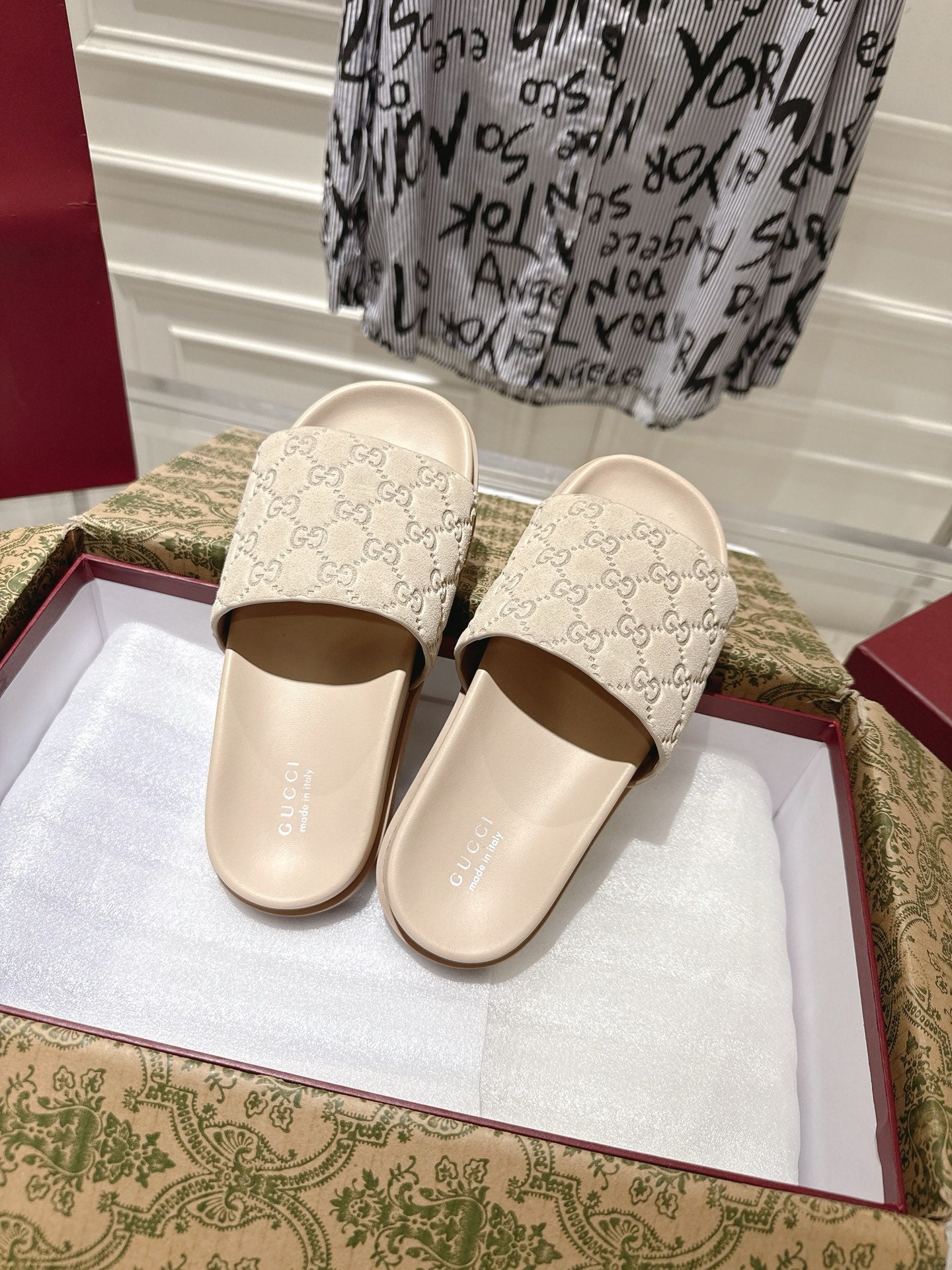 GUCCI SLIDES IN NUDE BEIGE SUEDE WITH EMBOSSED LOGO STYLE 2