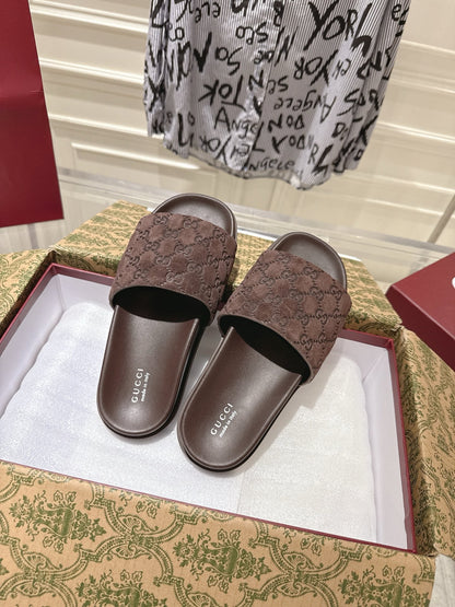 GUCCI SLIDES IN DARK BROWN SUEDE WITH EMBOSSED LOGO STYLE 1