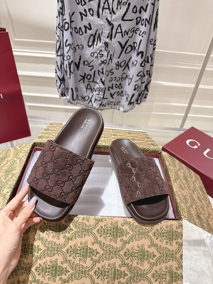 GUCCI SLIDES IN DARK BROWN SUEDE WITH EMBOSSED LOGO STYLE 1