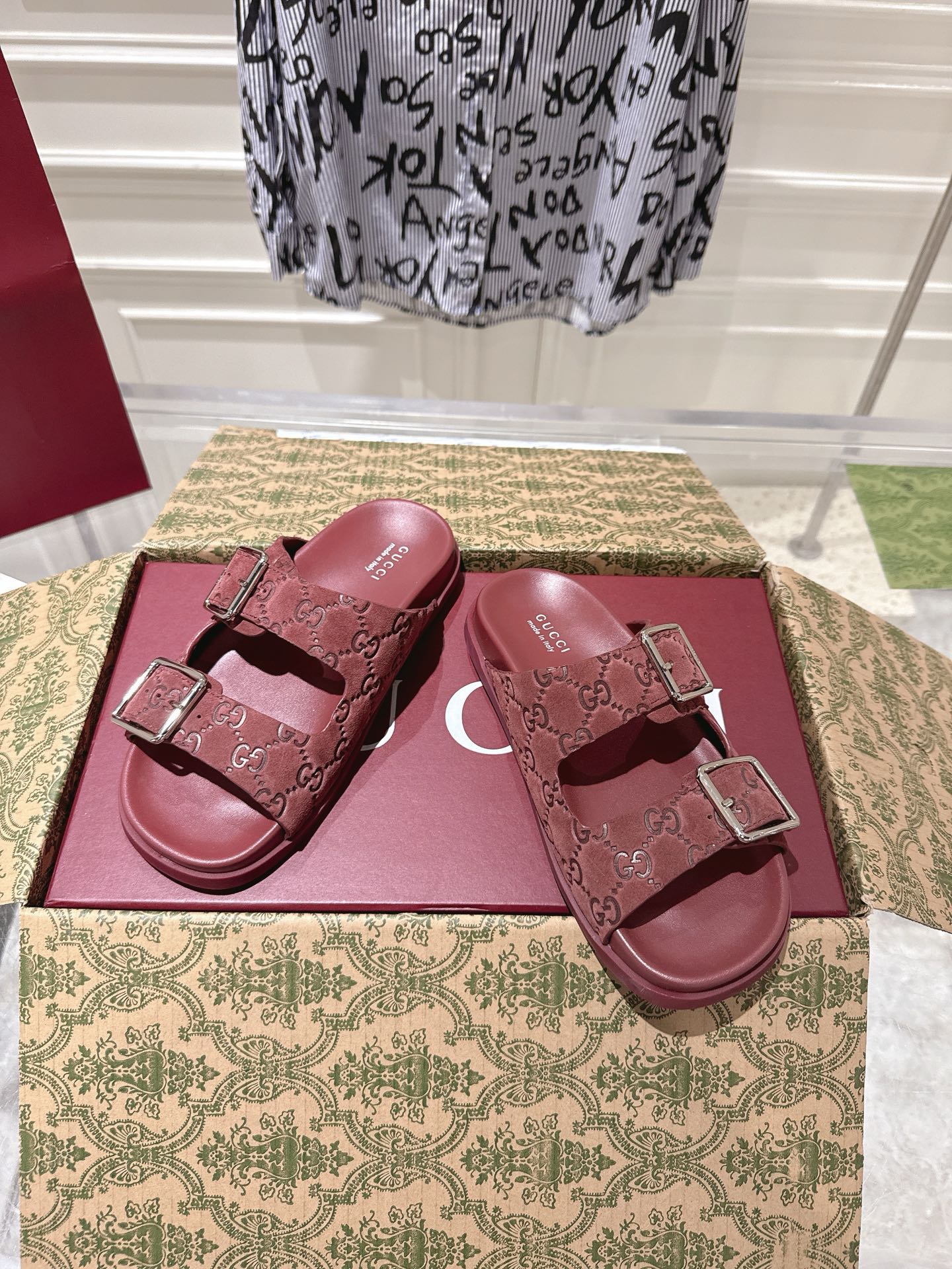 GUCCI SANDALS IN NAVY RED SUEDE EMBOSSED LOGO SILVER HARDWARE
