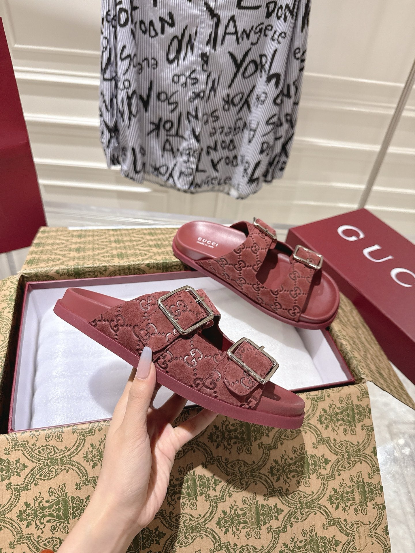 GUCCI SANDALS IN NAVY RED SUEDE EMBOSSED LOGO SILVER HARDWARE