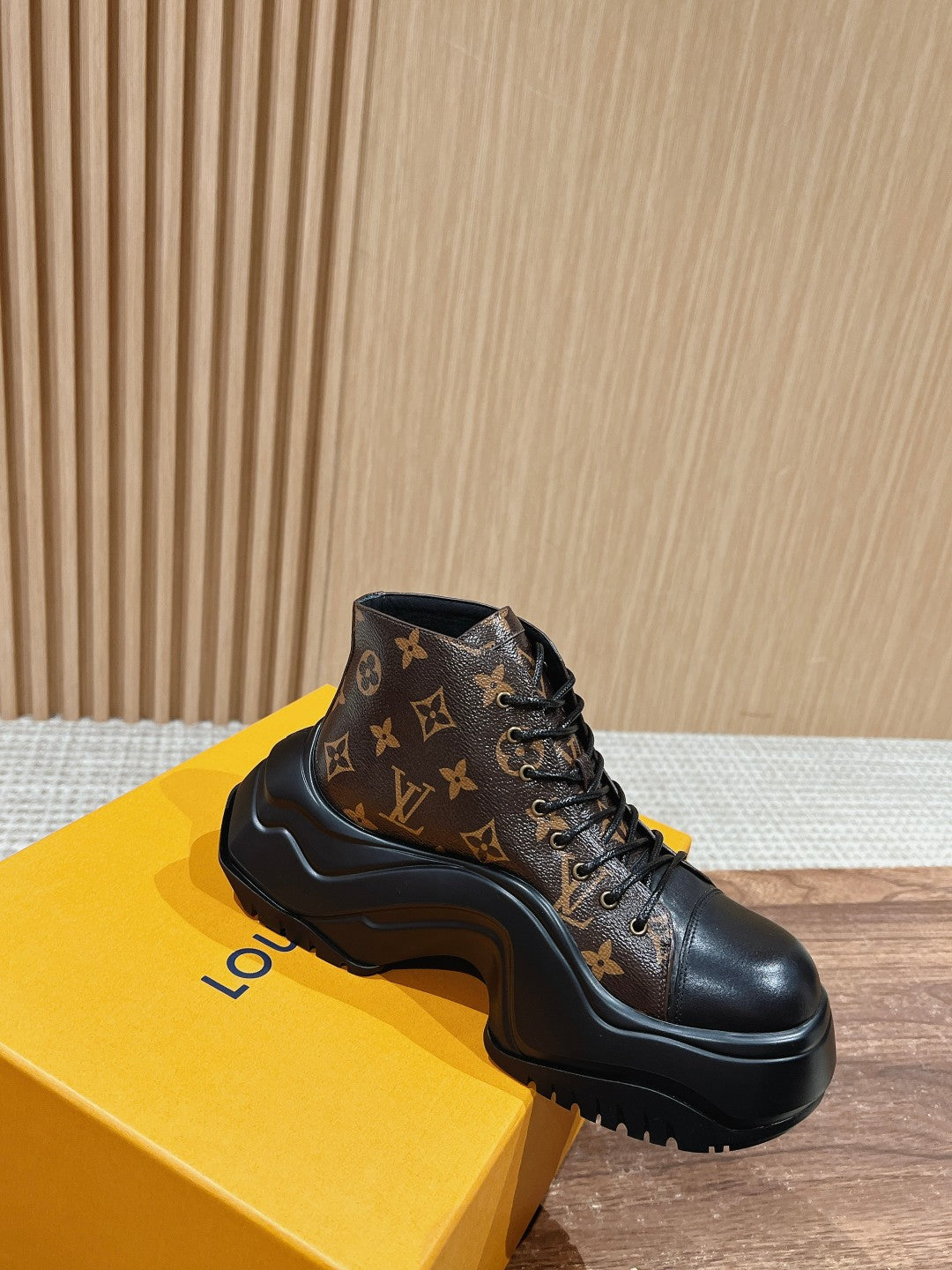 LOUIS VUITTON LV WOMEN CHELSEA BOOT IN BLACK MIX CHOCOLATE BROWN MONOGRAM CALFSKIN