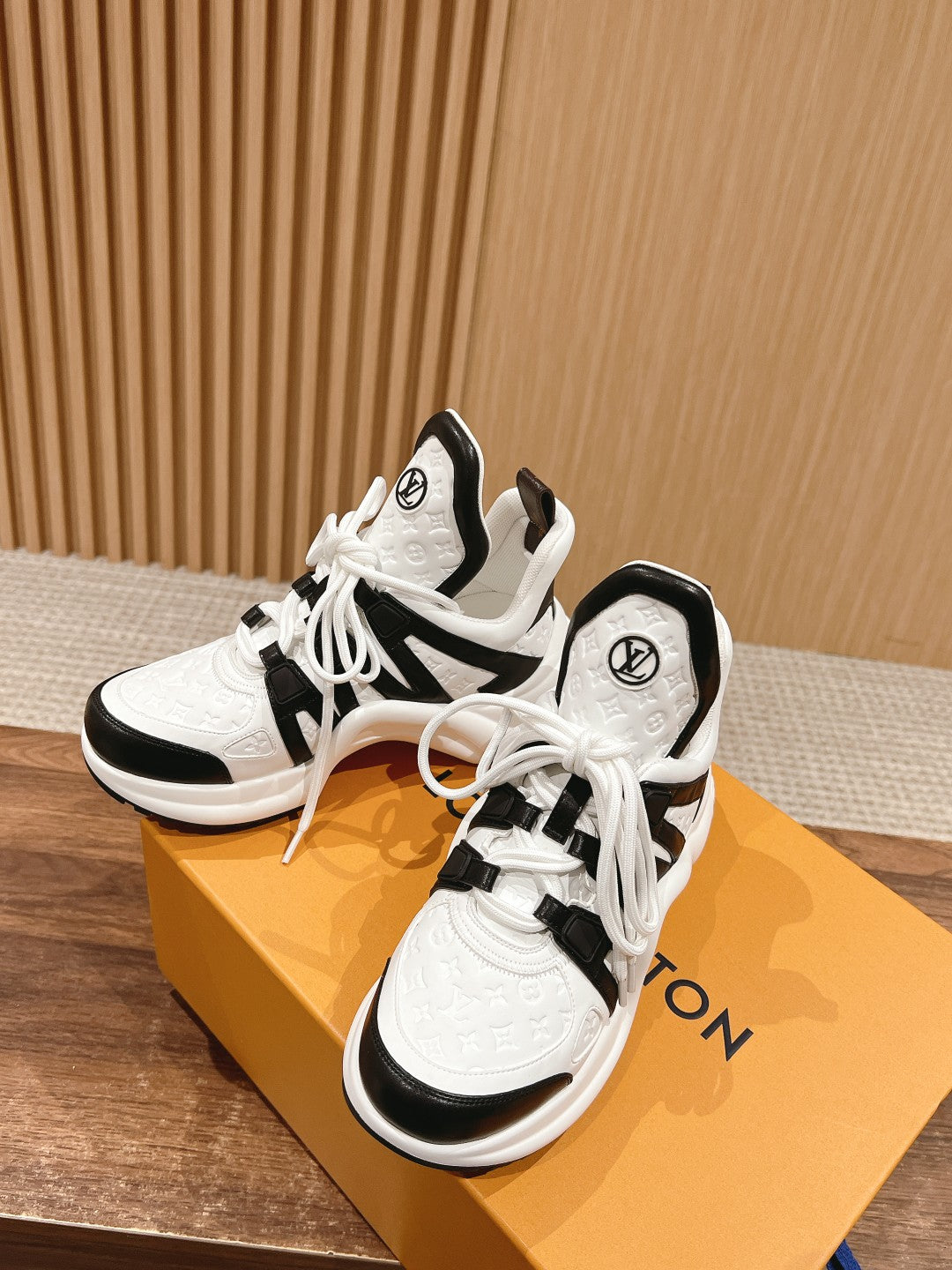 LOUIS VUITTON LV ARCHLIGHT SNEAKER IN WHITE MIX BLACK EMBOSSED CALFSKIN