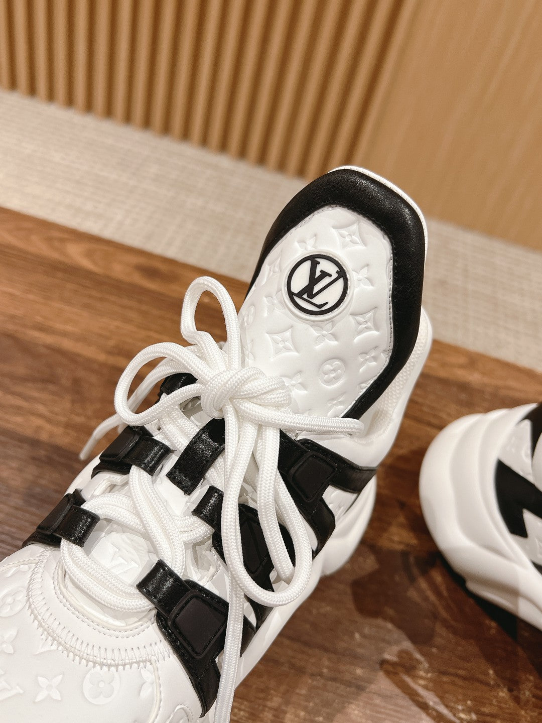 LOUIS VUITTON LV ARCHLIGHT SNEAKER IN WHITE MIX BLACK EMBOSSED CALFSKIN