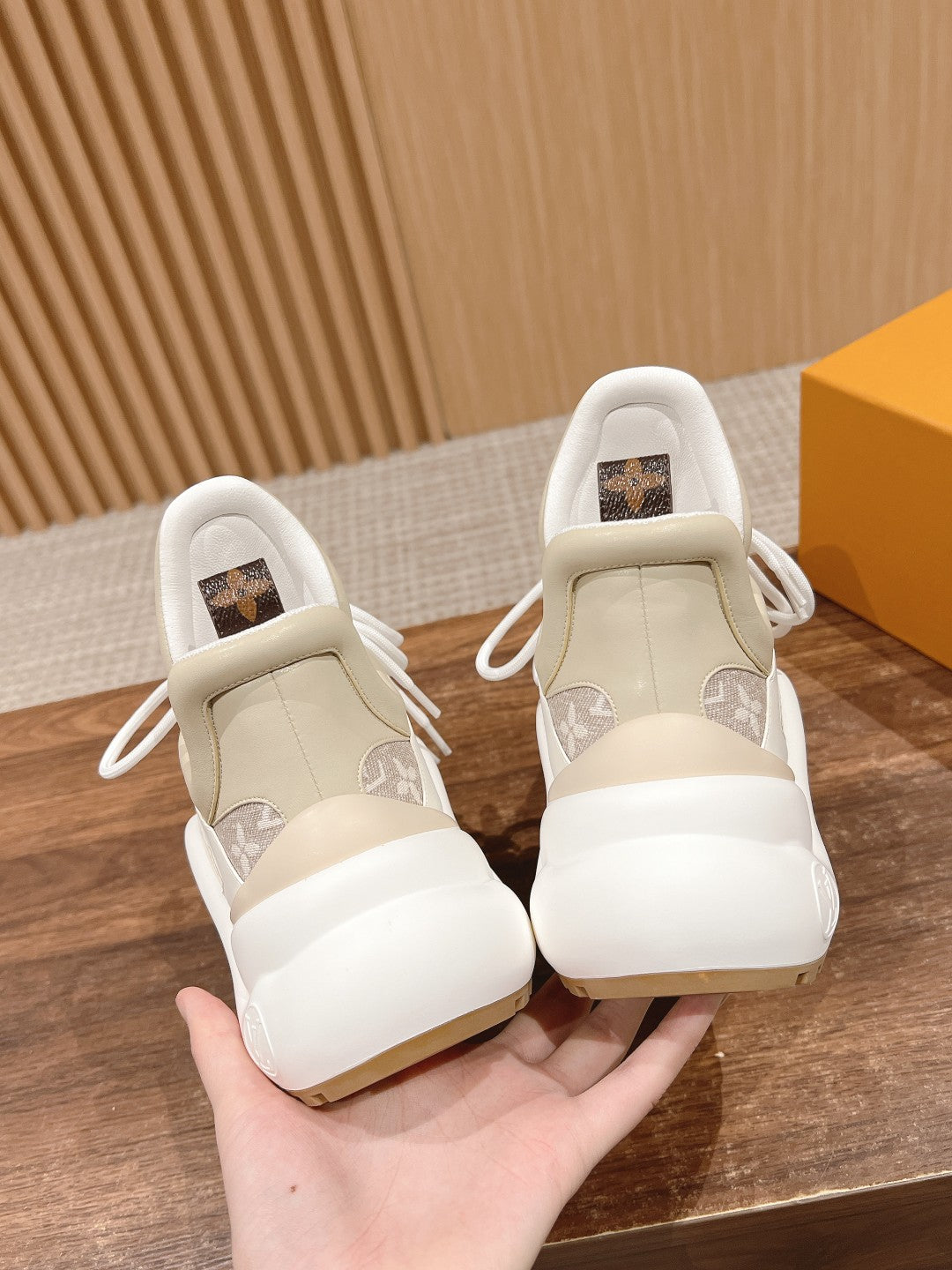 LOUIS VUITTON LV ARCHLIGHT SNEAKER IN WHITE CALFSKIN AND CAMEL BEIGE MONOGRAM DENIM