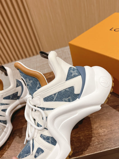 LOUIS VUITTON LV ARCHLIGHT SNEAKER IN WHITE CALFSKIN AND LIGHT BLUE MONOGRAM DENIM