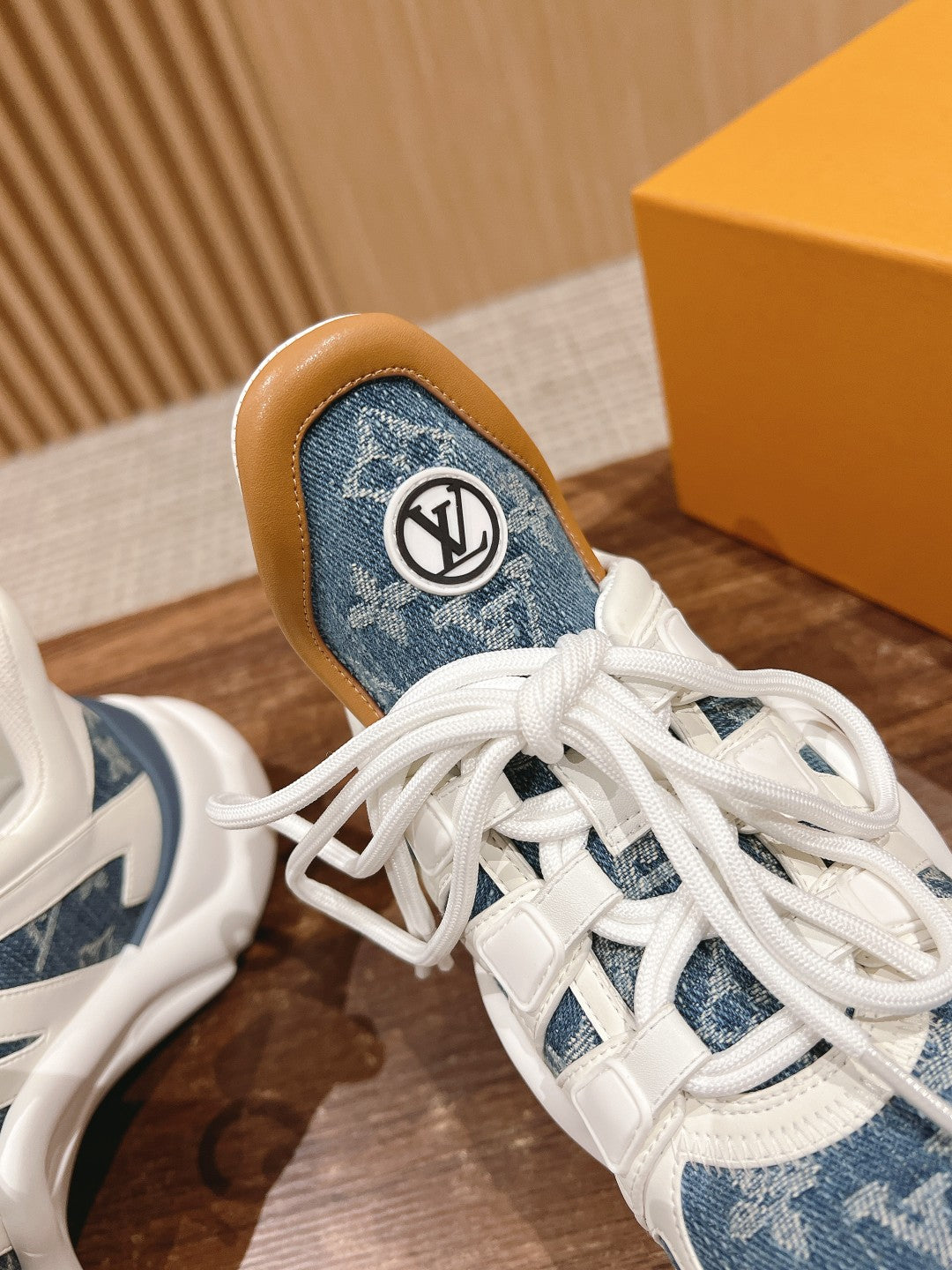 LOUIS VUITTON LV ARCHLIGHT SNEAKER IN WHITE CALFSKIN AND LIGHT BLUE MONOGRAM DENIM