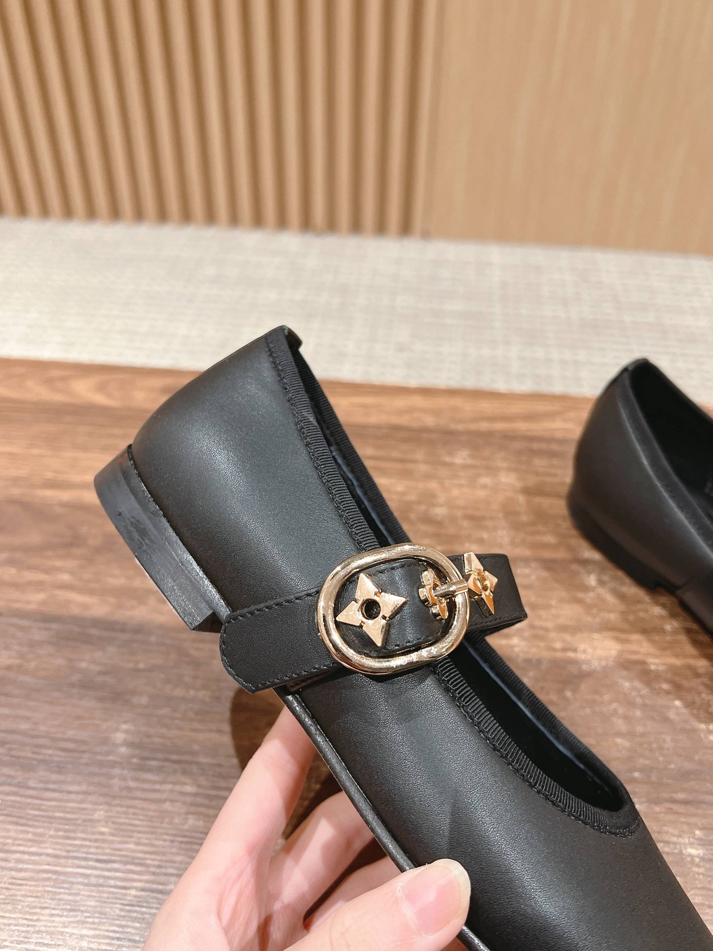 LOUIS VUITTON MARY JANE FLAT IN BLACK CALFSKIN 168943