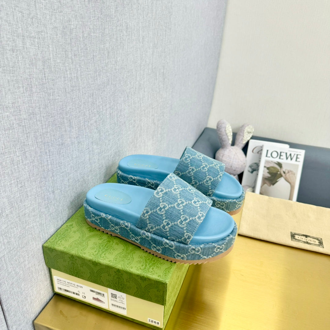 GUCCI PLATFORM SLIDE SANDAL SKY CANVAS