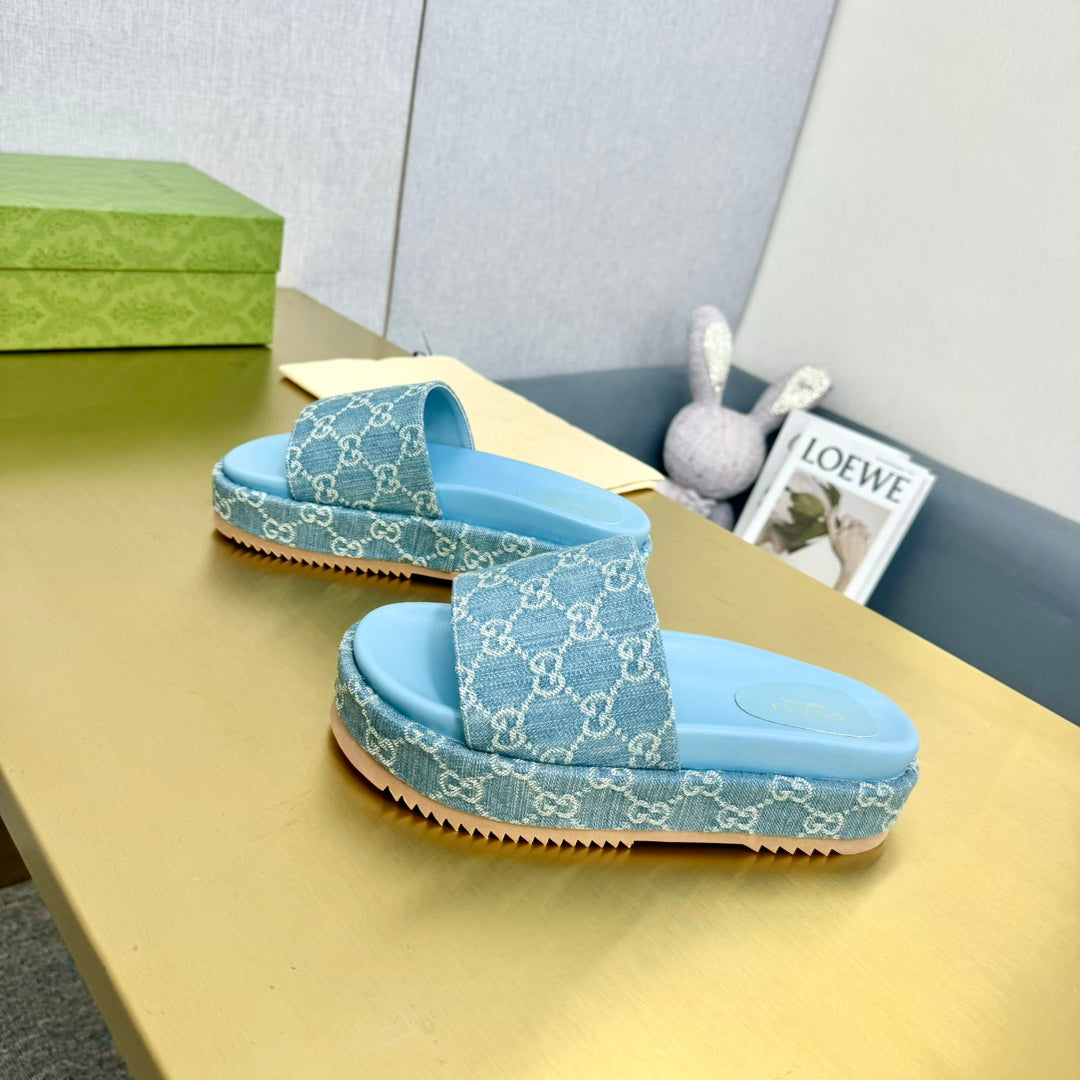 GUCCI PLATFORM SLIDE SANDAL SKY CANVAS