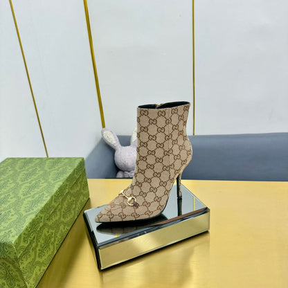GUCCI HORSEBIT ANKLE BOOT IN TAN BEIGE MONOGRAM CANVAS