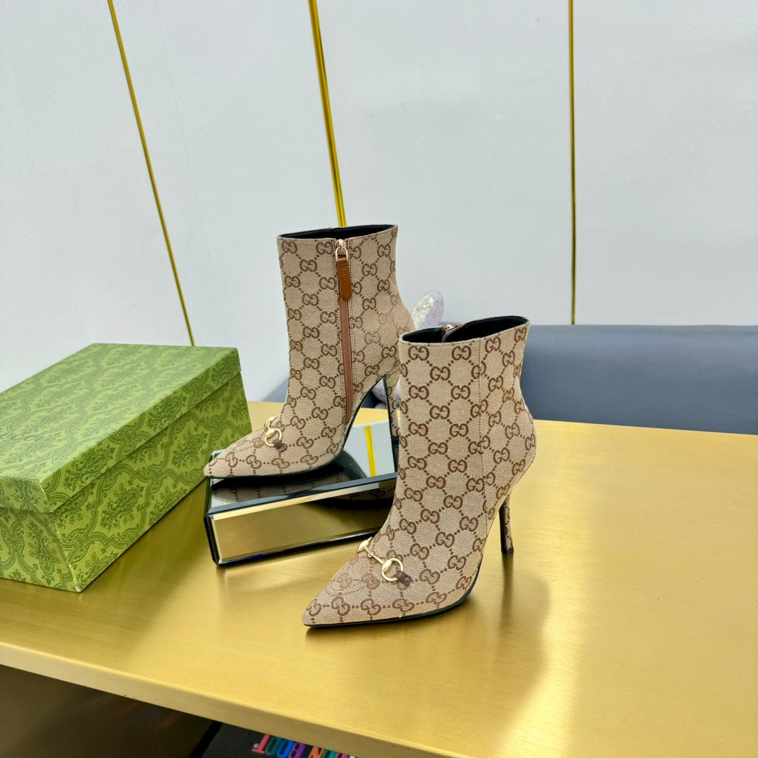 GUCCI HORSEBIT ANKLE BOOT IN TAN BEIGE MONOGRAM CANVAS