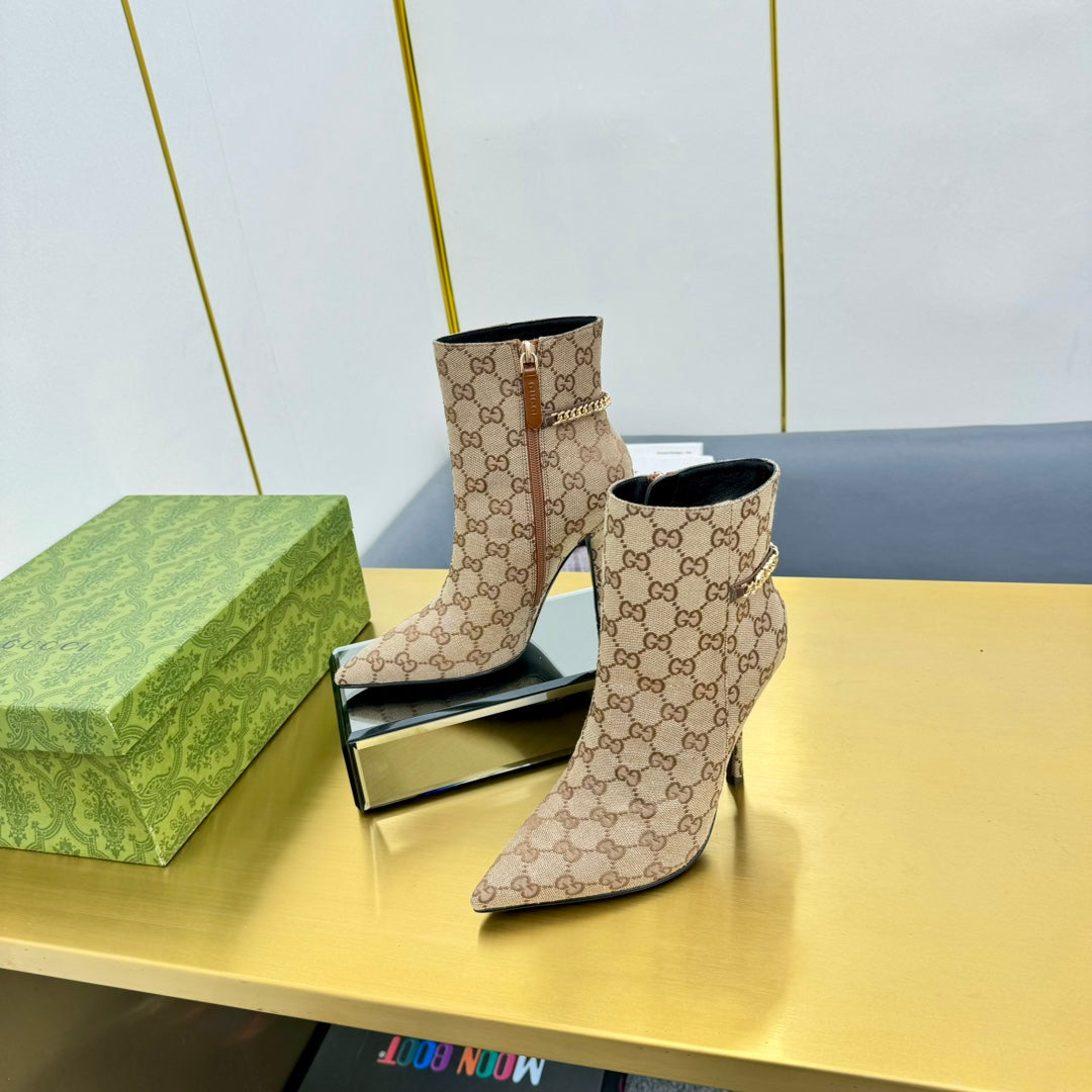 GUCCI SIGNORIA ANKLE BOOT IN TAN BEIGE MONOGRAM CANVAS