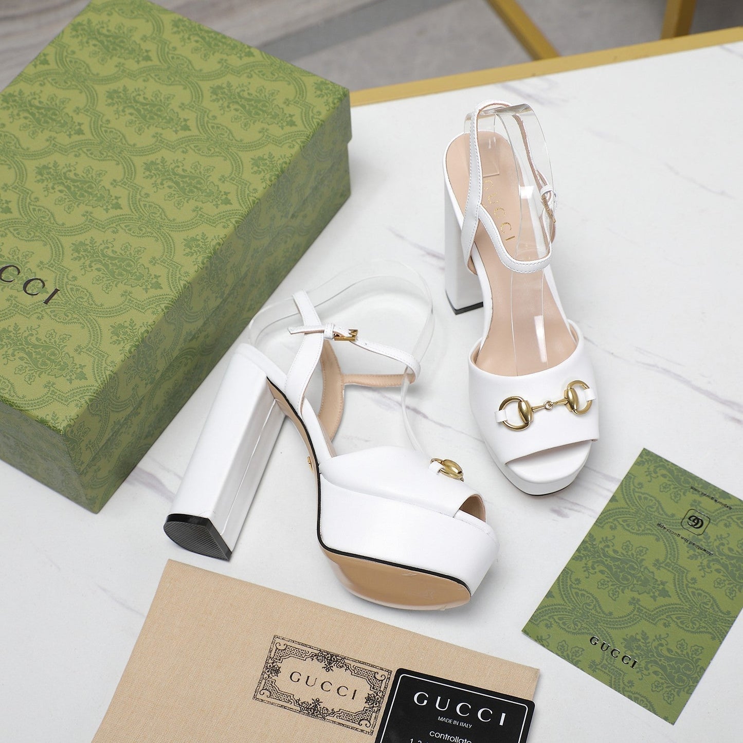 GUCCI Sandales Cuir Noir White