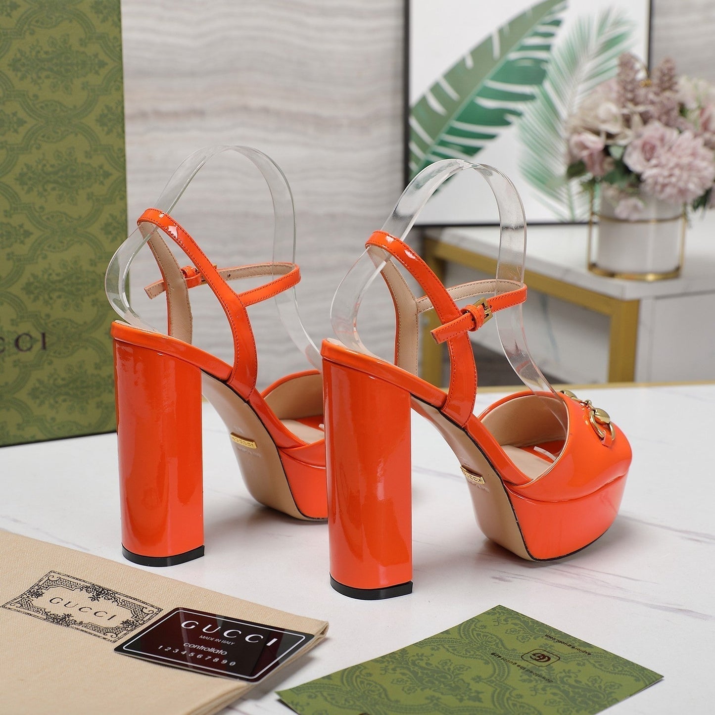 GUCCI Sandales Cuir Noir Orange