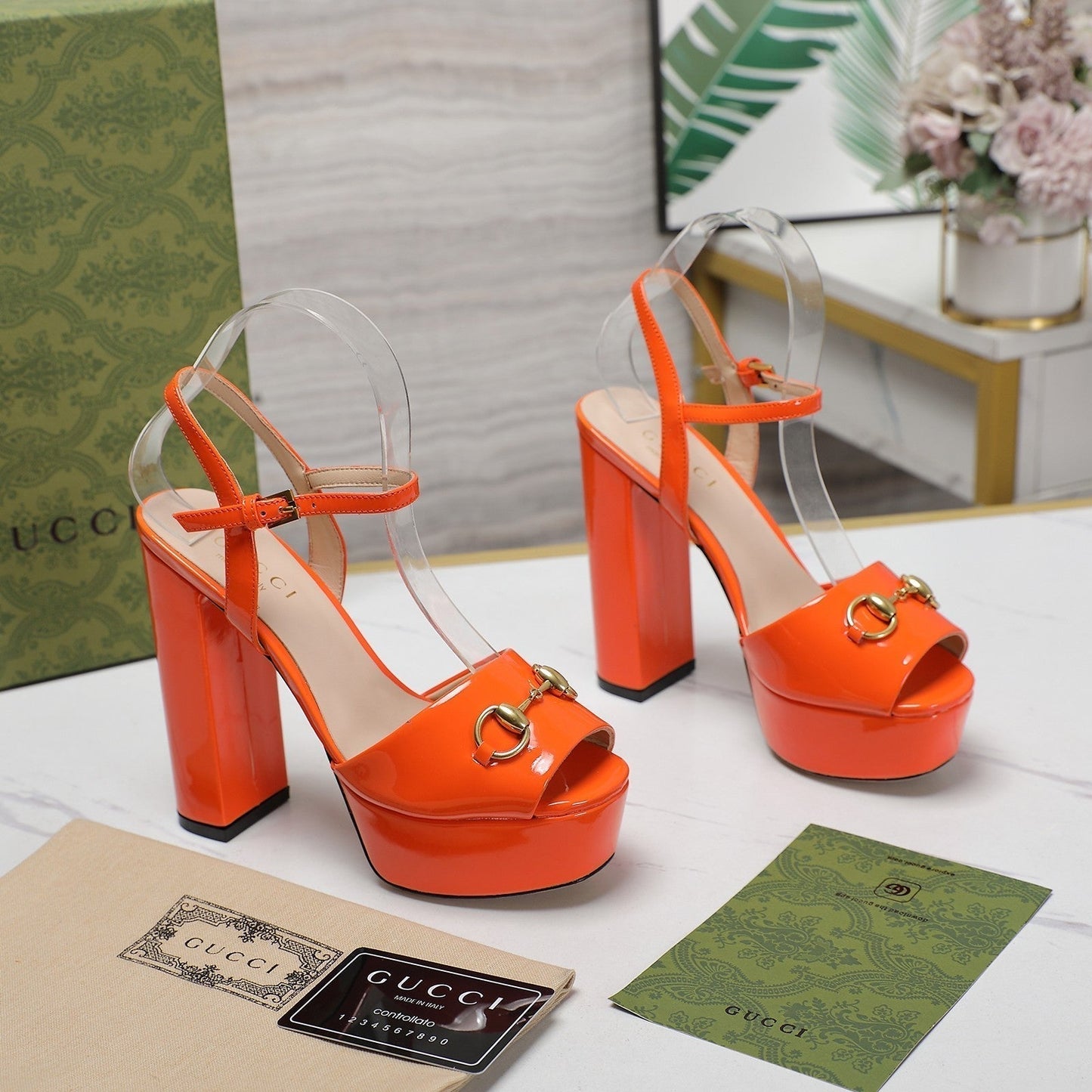 GUCCI Sandales Cuir Noir Orange